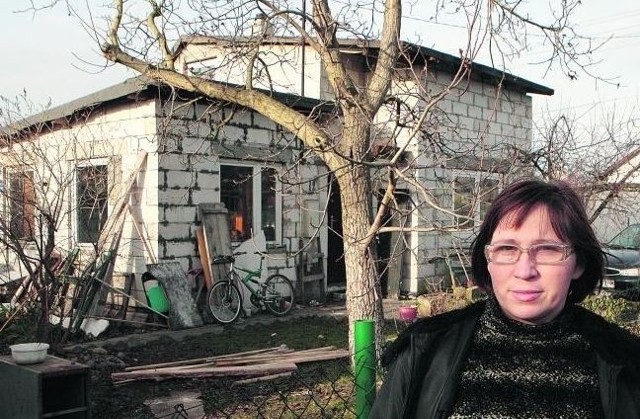 Joanna Hryniewicz razem z mężem i trójką dzieci mieszka na terenie działek od kilku lat