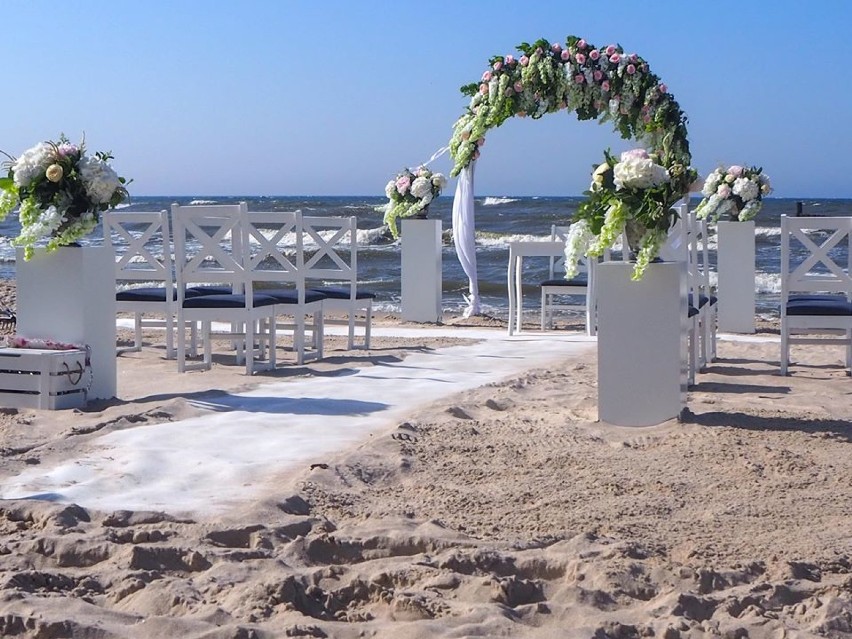 Ślub na plaży w Ustroniu Morskim. Było pięknie! Władze gminy zapraszają 