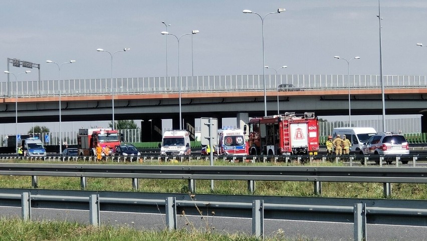 Tragiczny wypadek motocyklisty w Gliwicach. Motocykl uderzył w osobówkę na autostradzie A1. 54-latek nie żyje, pasażerka w szpitalu