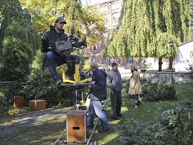 Dni otwarte słynnej w świecie Szkoły Filmowej pozwalają zajrzeć do środka. A gdyby tak wyjść w miasto?