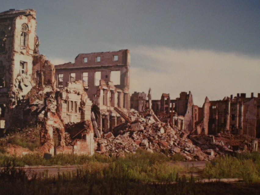 Bytom : Barwy Ruin - wystawa w Muzeum Górnośląskim