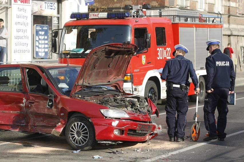 Wrocław: Zderzenie trzech aut na ul. Grabiszyńskiej (ZDJĘCIA)