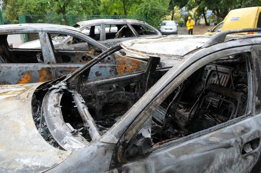 Wołodyjowskiego: Spłonęły cztery samochody (WIDEO,FOTO)