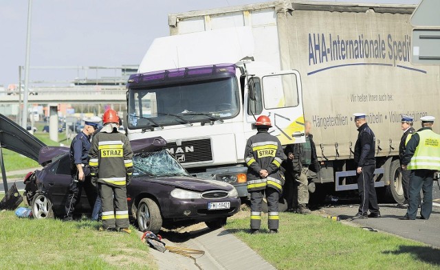 Do wypadku doszło u zbiegu ulic Głogowskiej i Poznańskiej (w Komornikach)