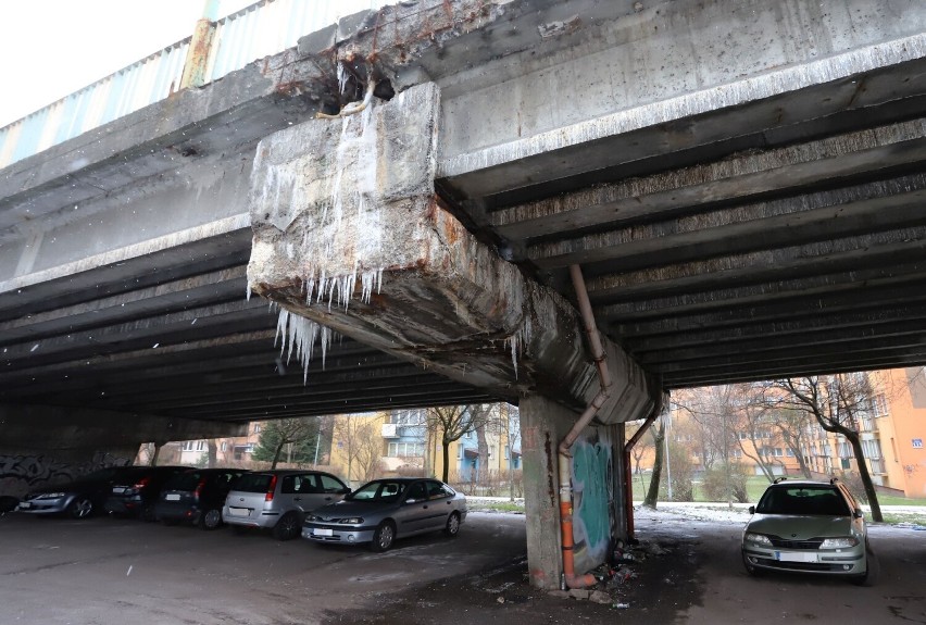 Pomijając nawet potrzebę zapewnienia sprawnego połączenia z...