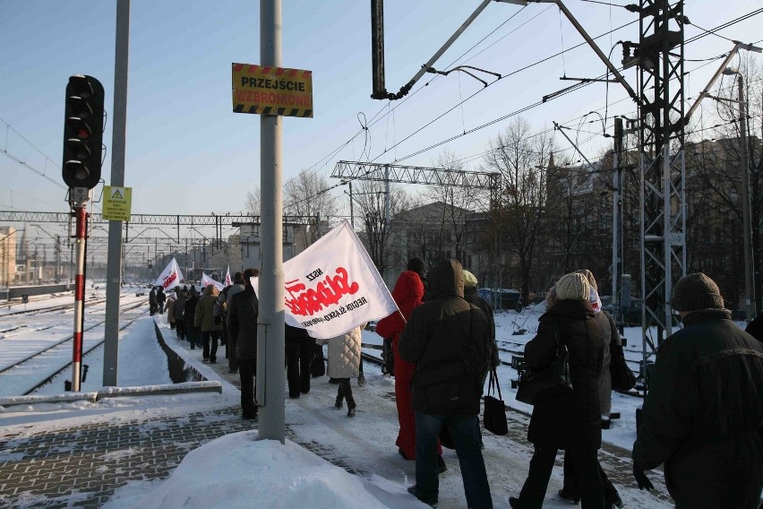 ZDJĘCIA z blokady torów w Katowicach