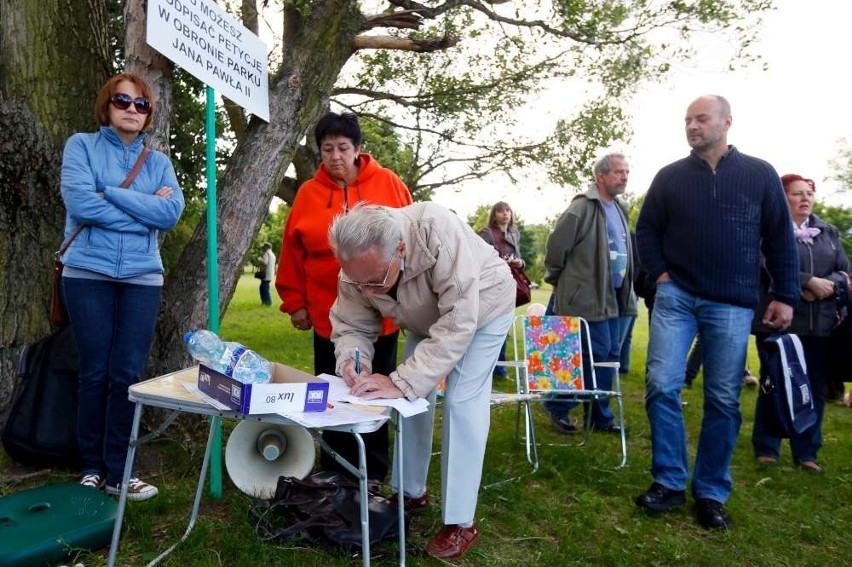 Ponad stu poznaniaków protestowało w sobotę przeciwko...