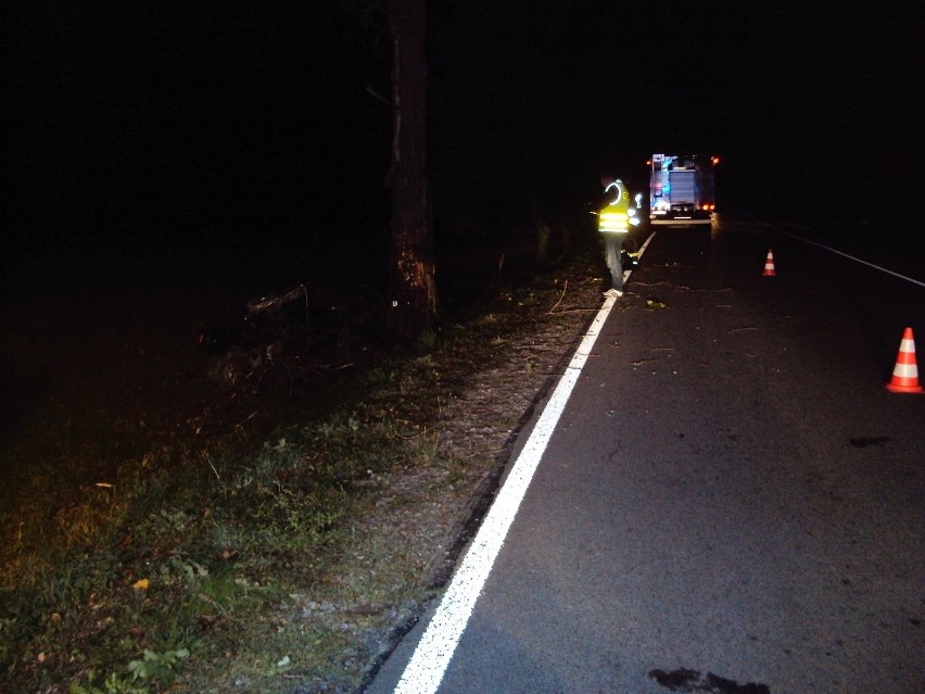 Wypadek w Wierzchowinach. Audi było doszczętnie zniszczone.