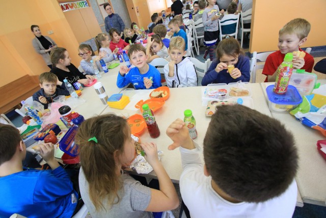 W powiecie lipnowskim, m.in. w szkołach w Maliszewie i Trzebiegoszu, uczniowie wzięli udział w dorocznej akcji „Śniadanie daje moc”.