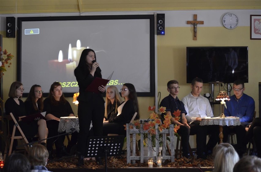 W Zespole Szkół Ekonomicznych w Złotowie odbyły się „Zaduszki poetyckie”. 