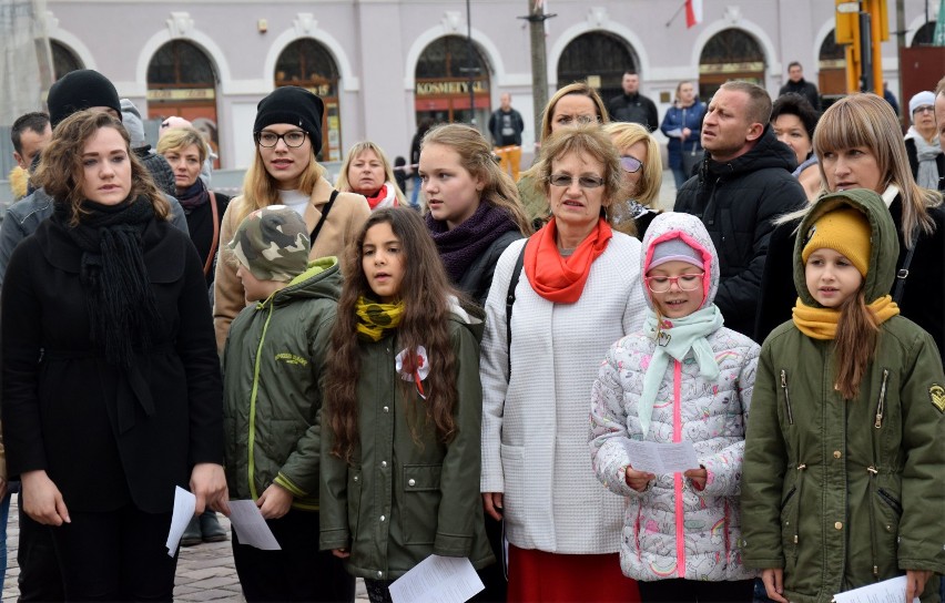 Oficjalne uroczystości w mieście, odbywają się 11 listopada...