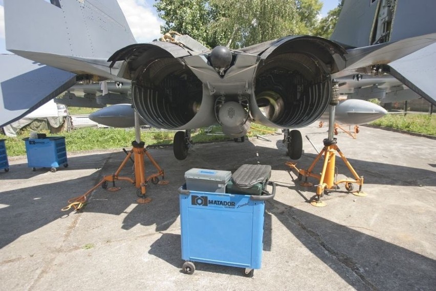 Wrocław: Na politechnice składają samolot MiG-29 (FILM, ZDJĘCIA)