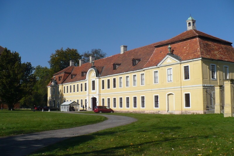 Oficyna mieszcząca m.in. kaplicę Brühl'ów