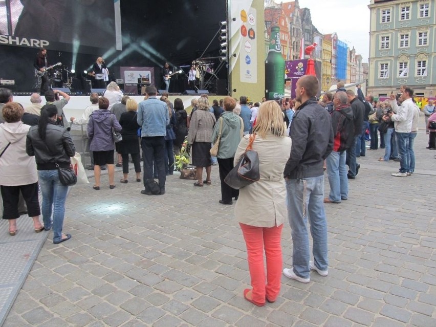 Wrocław: Polskie gwiazdy zagrały w strefie kibica (ZDJĘCIA)