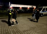 Starogard Gdański. Odblaski obowiązkowe po zmroku. Rozdawali je policjanci ZDJĘCIA