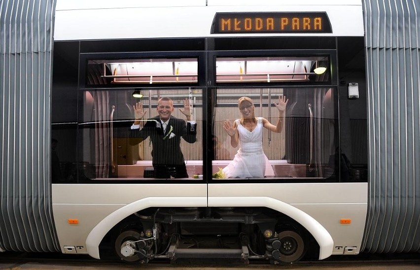 POZNAŃ - Ślubna sesja zdjęciowa na pokładzie tramwaju Tramino