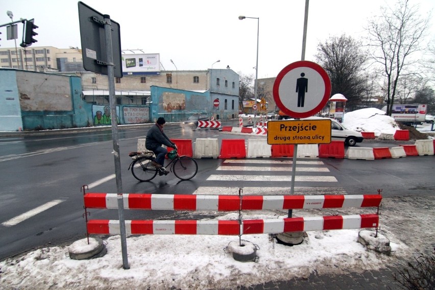 Remont Orląt Lwowskich: Niedziela znów pod prąd i nowe kolizje (ZDJĘCIA)