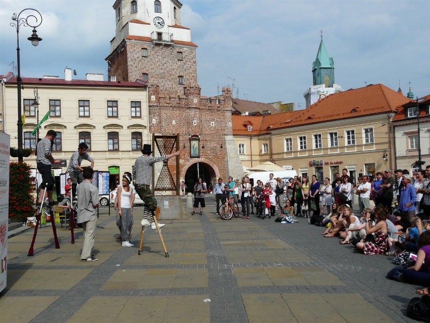 Festiwal Sąsiedzi: &quot;Skąpiec&quot; przed Ratuszem WIDEO