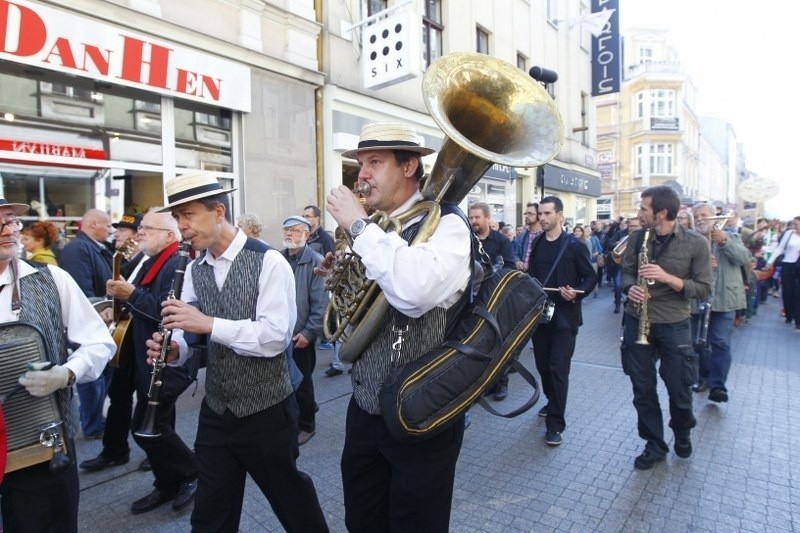 Poznań jak Nowy Orlean. Parada jazzowa w centrum miasta [ZDJĘCIA]