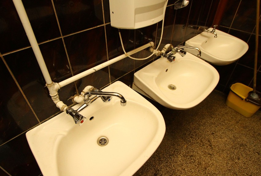W Szkole Podstawowej w Przygłowie konieczny jest remont łazienek