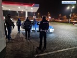Przemycali nielegalnych migrantów na zachód. Legnicka policja rozbiła szajkę przemytników ludzi!