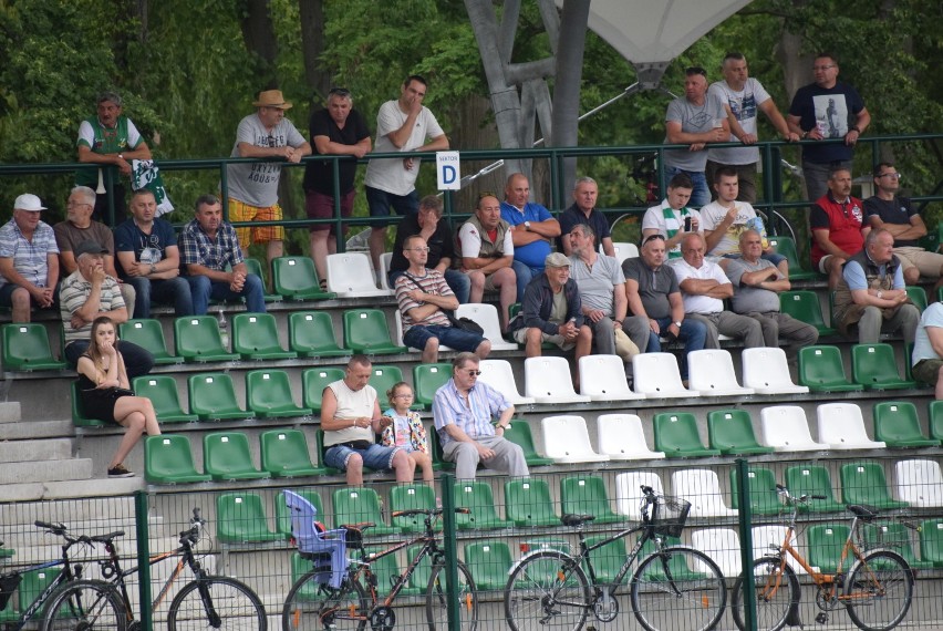 Warta Sieradz - LKS Kwiatkowice 4:0. W niedzielę mecz z Radomskiem o III ligę  (ZDJĘCIA)       