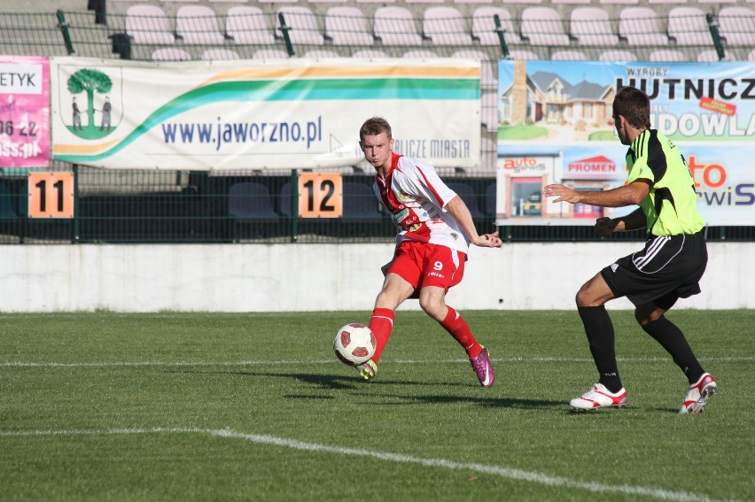 Szczakowianka Jaworzno - LZS Leśnica 2:0 [ZDJĘCIA]. Świetna gra jaworznian i &quot;samobój&quot; bramkarza