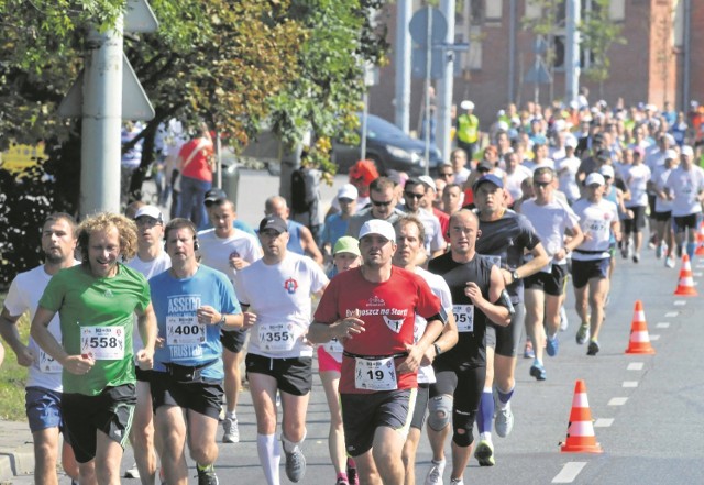 W zeszłym roku na starcie półmaratonu Rock'n'Run stanęły setki biegaczy. Teraz miłośników sportu i muzyki ma być więcej