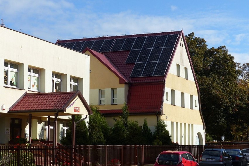 Panele słoneczne na budynkach użyteczności publicznej. Lębork korzysta z energii odnawialnej