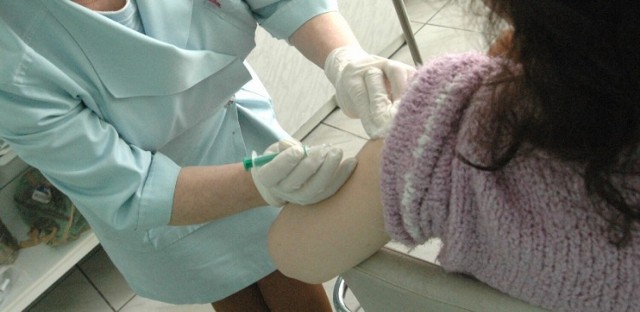 Z bezpłatnych szczepień na grypę skorzystać mogą zduńskowolanie w wieku od 18 do 65 lat
