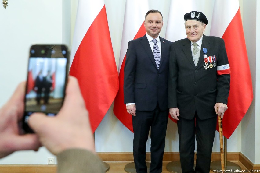 Mieszkaniec Malborka odznaczony przez prezydenta Złotym Krzyżem Zasługi 
