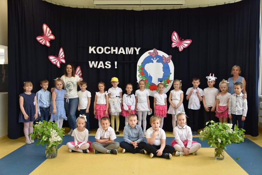Niesamowity Dzień Matki w powiecie wieluńskim. Zobaczcie, jak uczciły go dzieci z okolicznych szkół