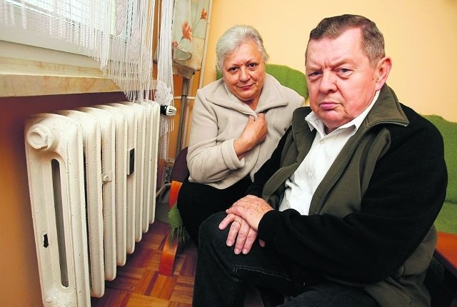 Halina i Bogdan Abrichowie pytają: - Dlaczego musimy marznąć przy zimnych żeberkach?