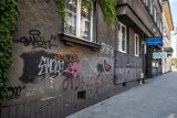 Kraków zalany falą... pseudograffiti. Wygląda to fatalnie [ZDJĘCIA]