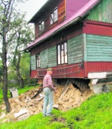 Milówka: Po ulewach ziemia znowu zaczęła pękać