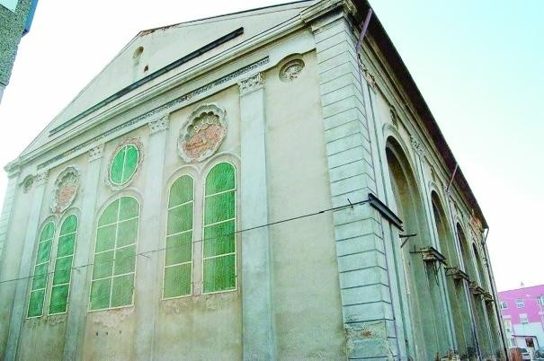 Przez kilkadziesiąt lat synagoga rozsypywała się. Jest szansa na to, że jej mury nie runą, ale odzyskają blask