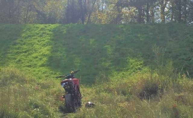 22-letni motocyklista został zatrzymany po pościgu w Oświęcimiu przy wale nad Sołą w rejonie ul. Kamieniec