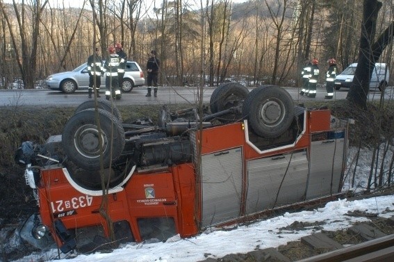 Ustroń: Wypadek samochodu strażackiego [ZDJĘCIA]