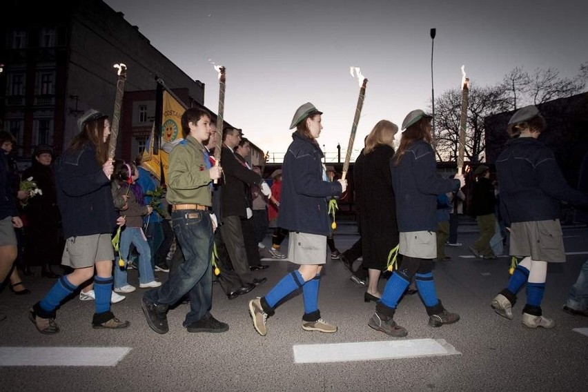 Świdnica: Marsz ku czci poległych pod Smoleńskiem (ZDJĘCIA)