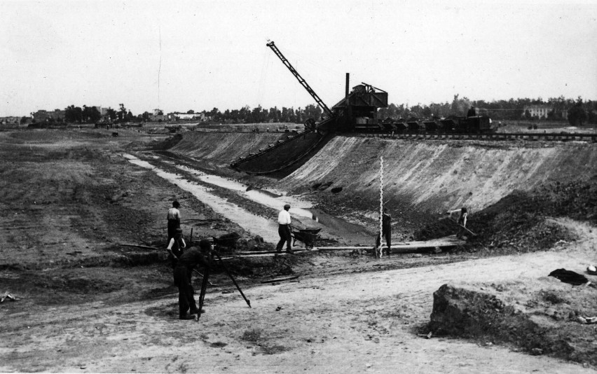 Jezioro Maltańskie zostało oddane do użytku w 1952 roku....