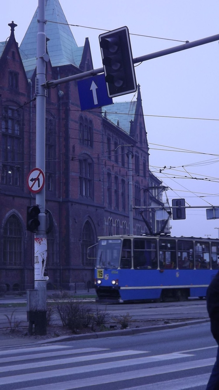 Wrocław: Nie działały światła przy Kazimierza Wielkiego (ZDJĘCIA)