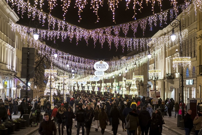 Świąteczna Iluminacja 2019, Warszawa. Kiedy słynne zapalenie choinki? 7 grudnia miliony świateł rozbłysną w stolicy