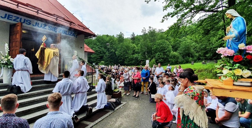 Procesje Bożego Ciała w Falkowej: skromnie, ale dostojnie [ZDJĘCIA]