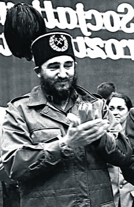 Fidel Castro na Śląsku w górniczym czako