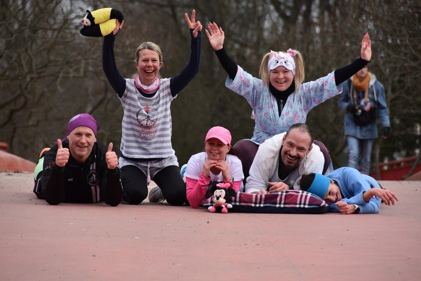 Piżamowa edycja parkrunu zgromadziła ponad stu uczestników.