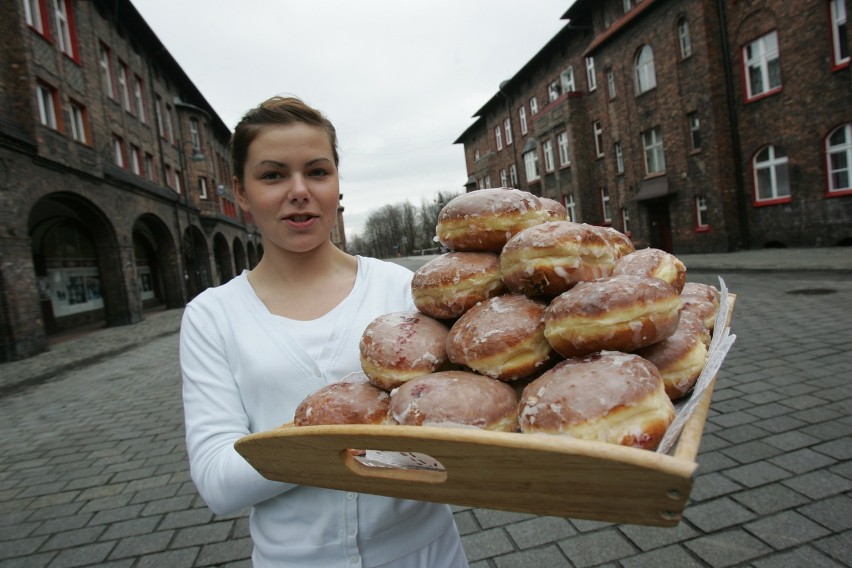 Pączki, kreple i faworki, czyli tłusty czwartek z kaloriami [PRZEPISY NA PĄCZKI]