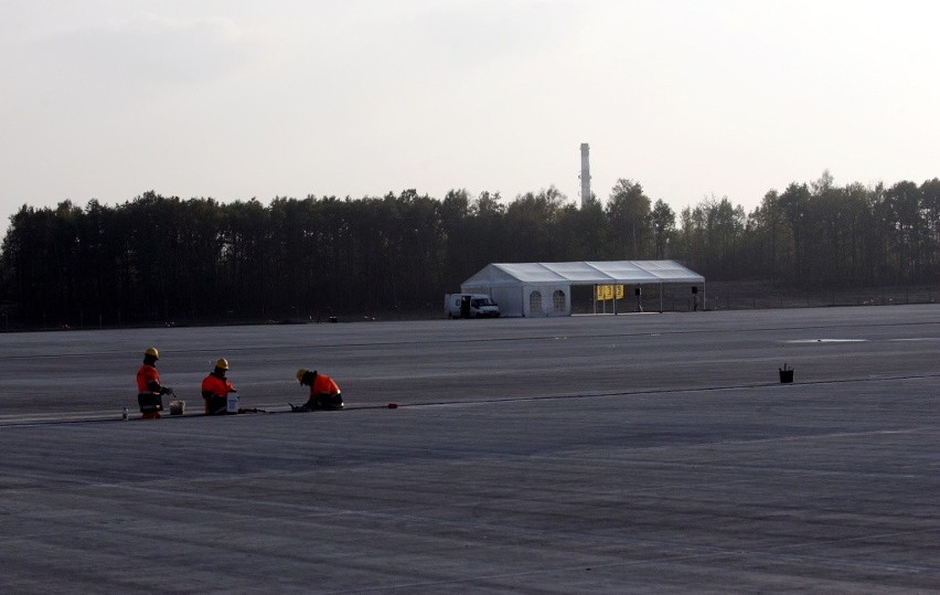 Lotnisko w Świdniku: Ruszyła budowa terminalu (ZDJĘCIA)