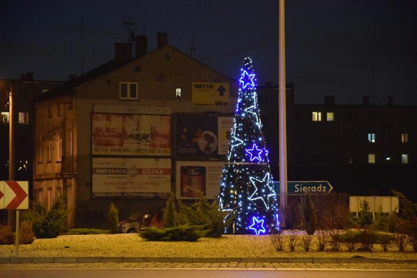 Świąteczne ozdoby w Zduńskiej Woli już świecą