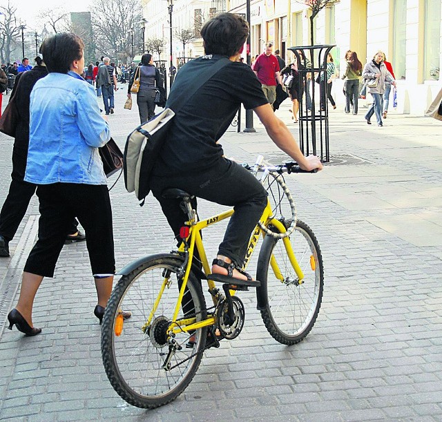 Rowerzystom nie wolno jeździć po chodnikach