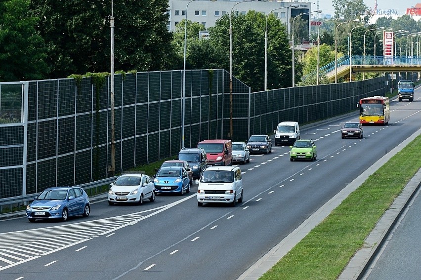 Objazdy i ogromne korki na Psim Polu. Rusza budowa ronda (MAPA, ZDJĘCIA)